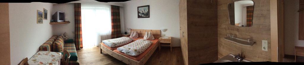 Ferienwohnung Zwoelferblick Bramberg am Wildkogel Kamer foto